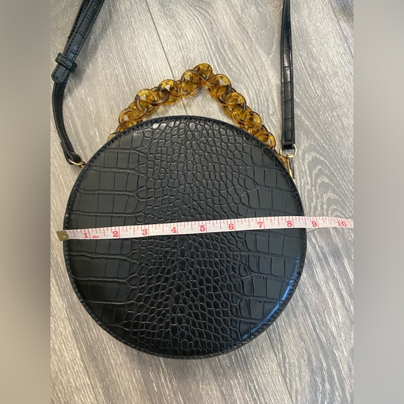 Madison West, NWOT Black Faux Croc Round Crossbody Purse Acrylic Tortoise Chain - Picture 9 of 12